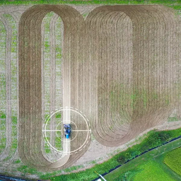 FJD Auto U-turn Drive: 2.5cm precision for efficient, overlap-free steering.